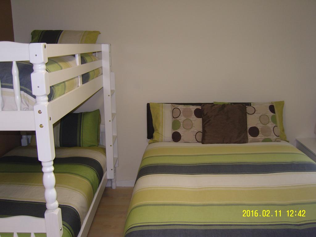 The Kop View Hotel Liverpool Room photo